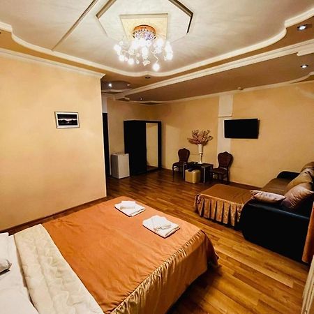 Отель Lux Palace Кутаиси Экстерьер фото