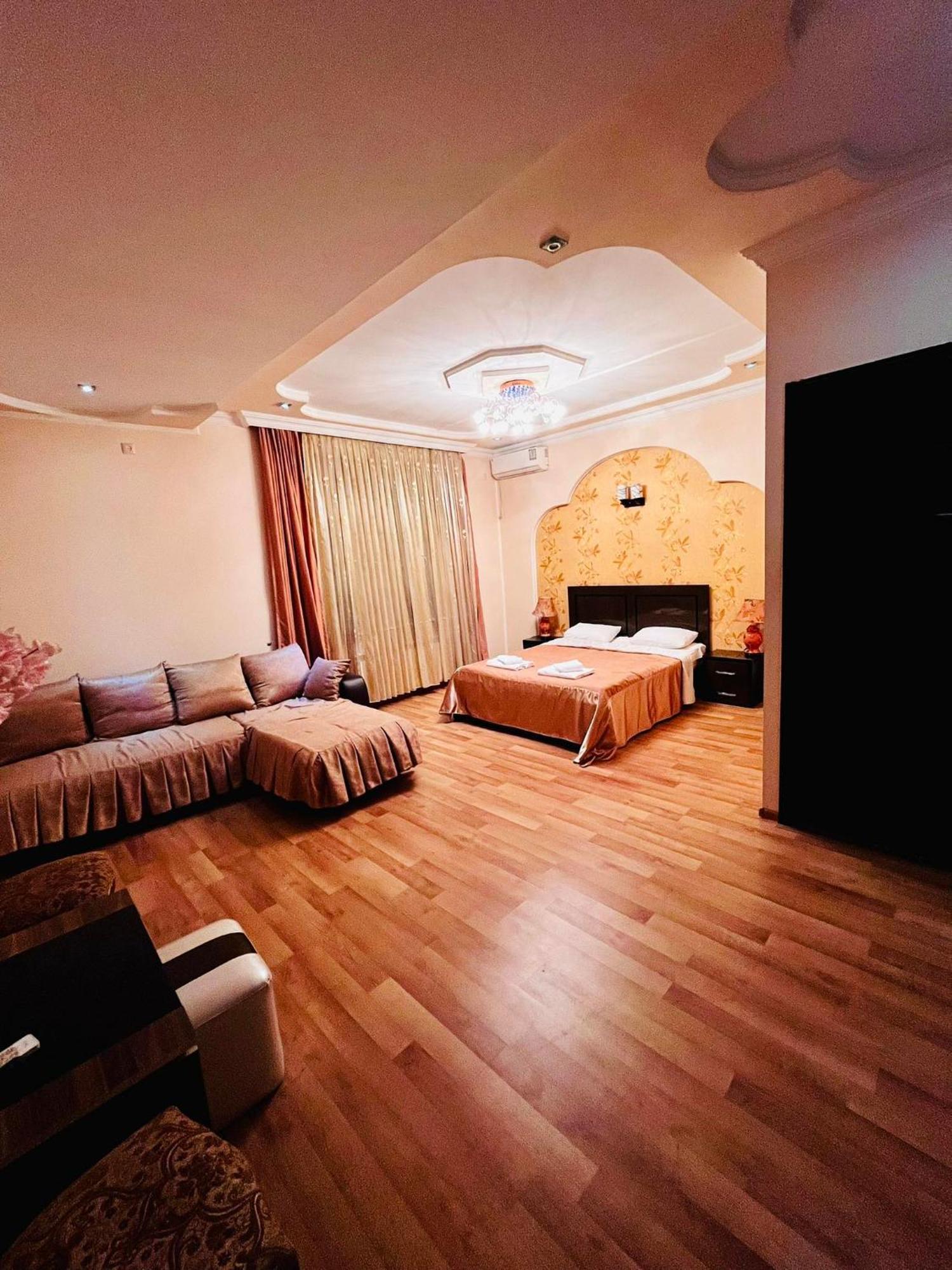 Отель Lux Palace Кутаиси Экстерьер фото