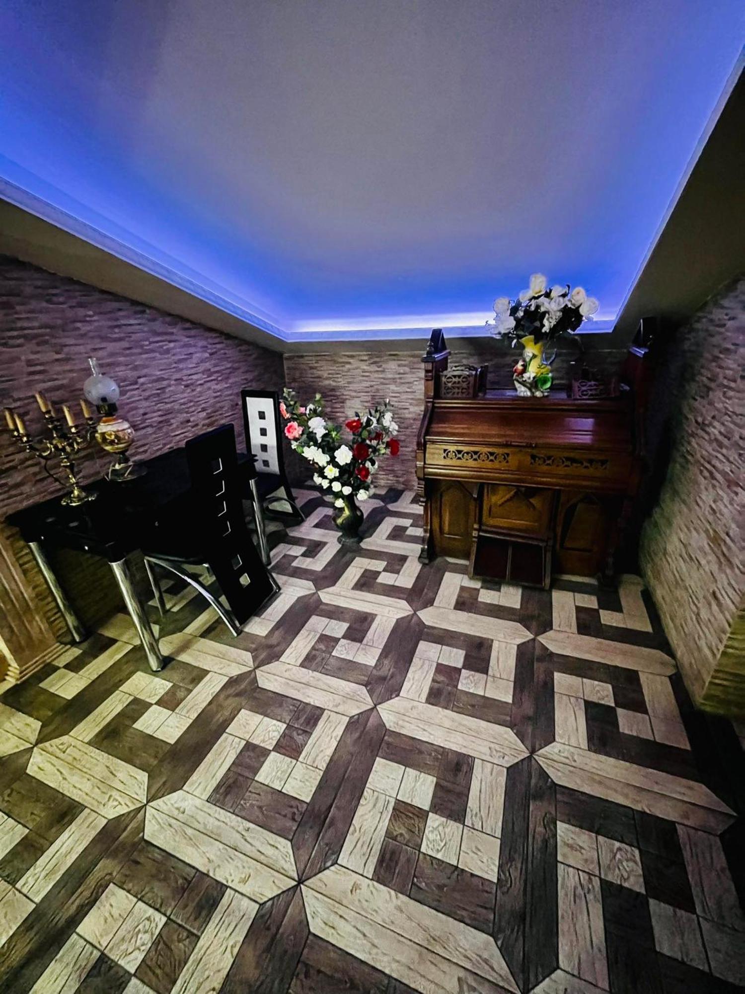 Отель Lux Palace Кутаиси Экстерьер фото