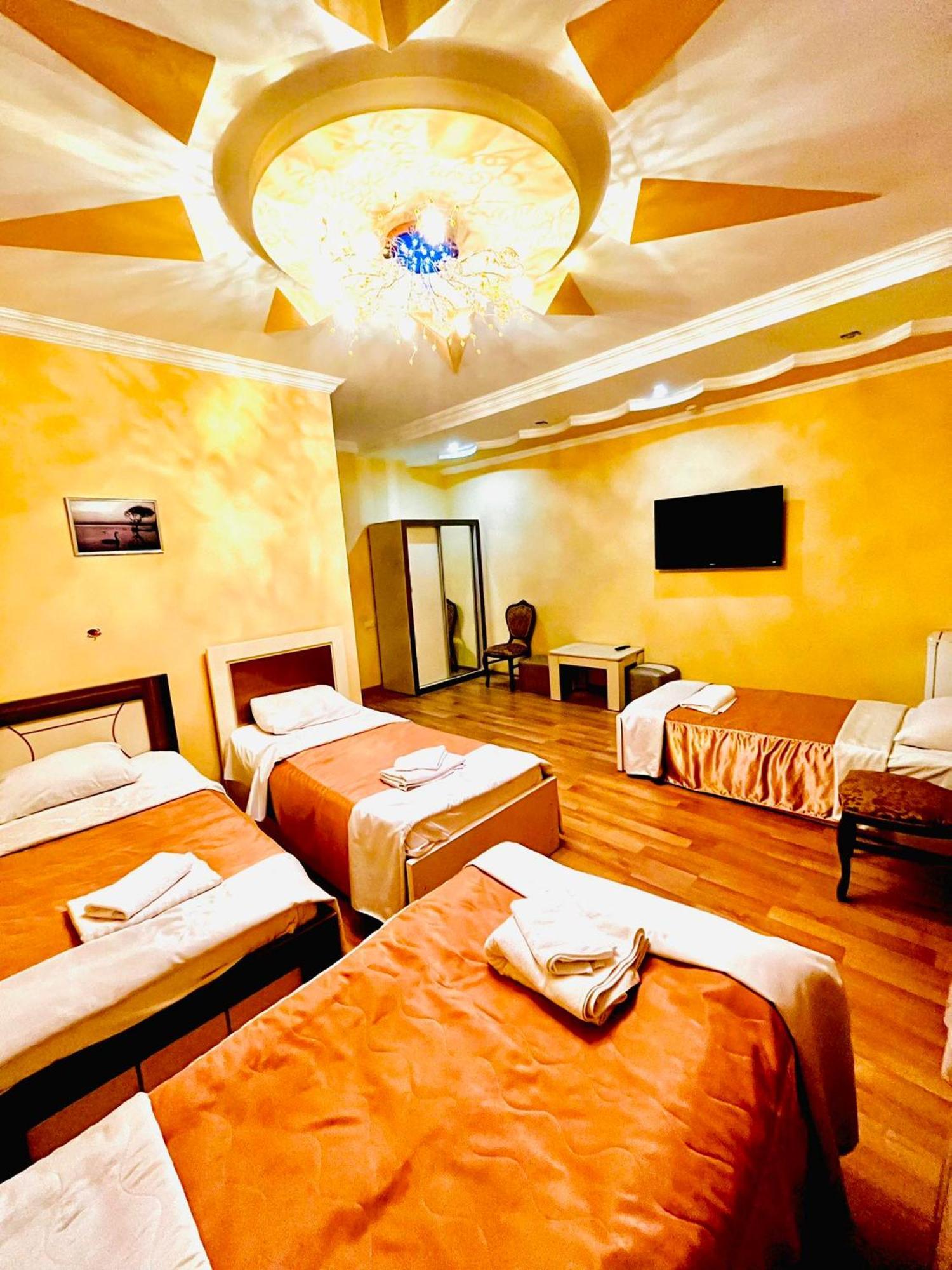 Отель Lux Palace Кутаиси Экстерьер фото