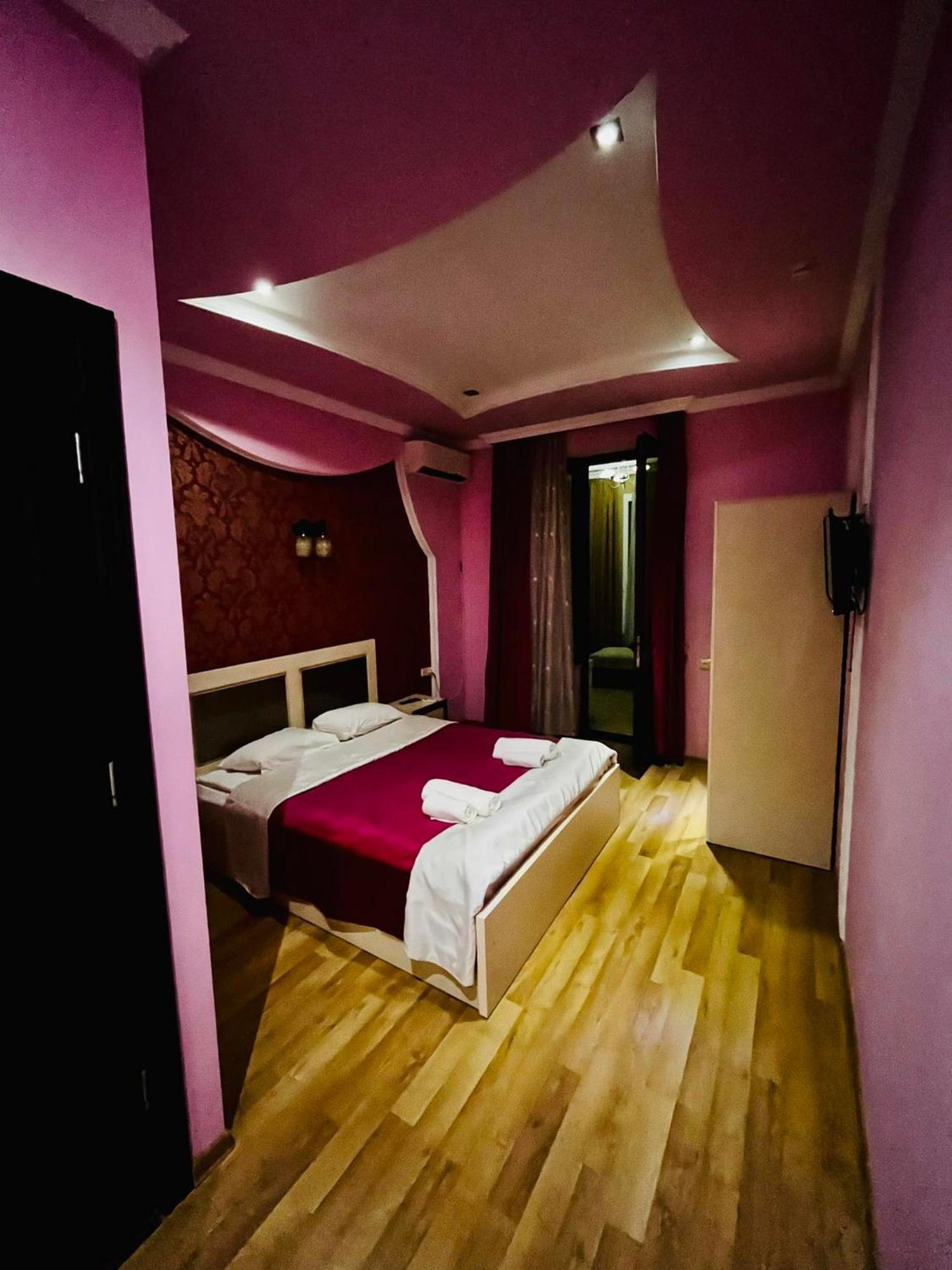 Отель Lux Palace Кутаиси Экстерьер фото