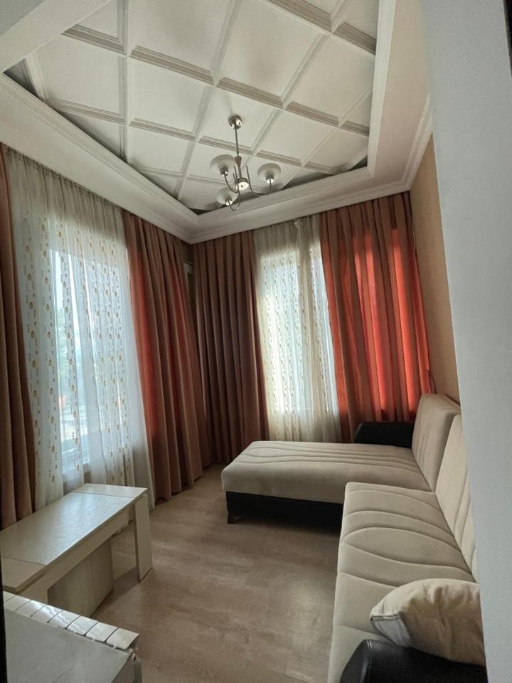 Отель Lux Palace Кутаиси Экстерьер фото