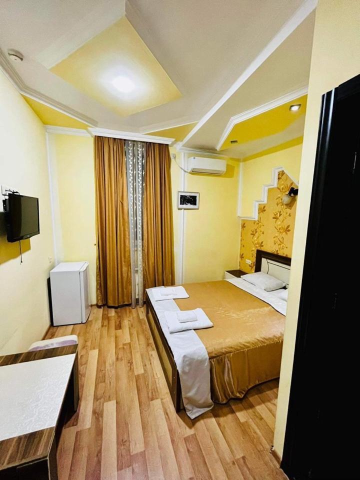 Отель Lux Palace Кутаиси Экстерьер фото