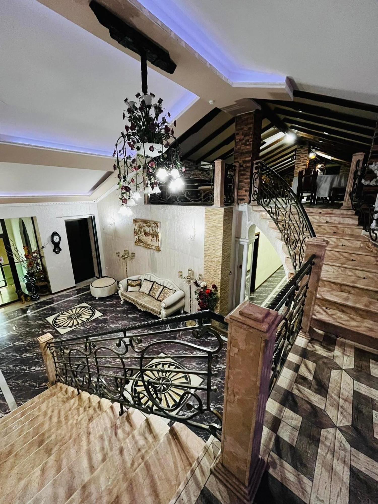 Отель Lux Palace Кутаиси Экстерьер фото