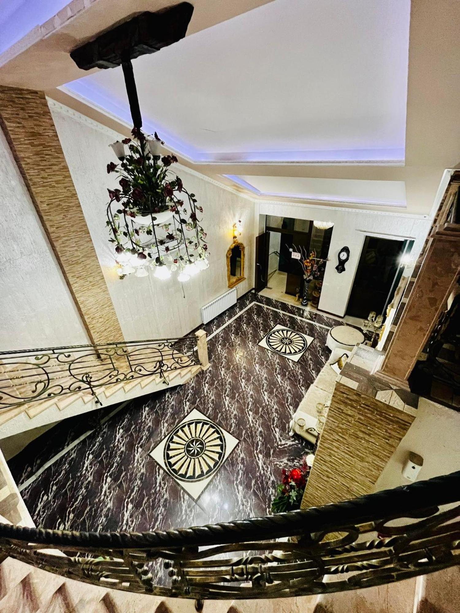 Отель Lux Palace Кутаиси Экстерьер фото