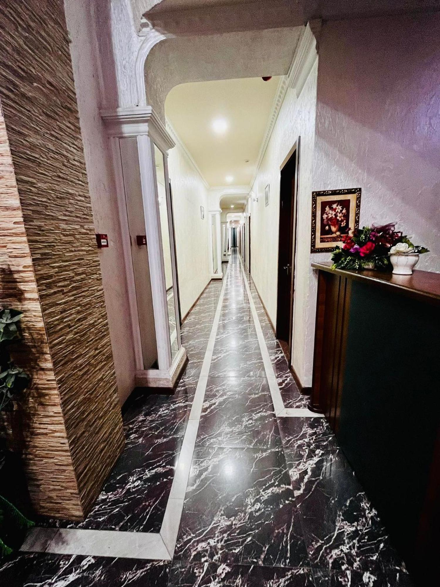Отель Lux Palace Кутаиси Экстерьер фото