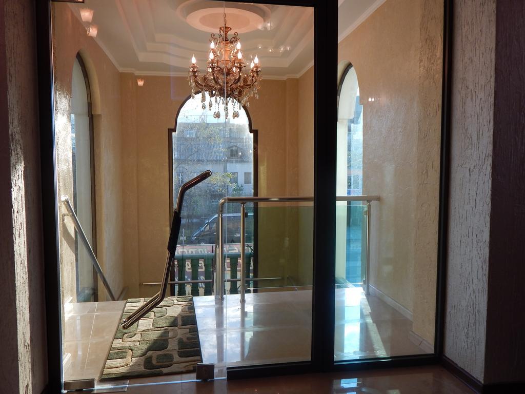 Отель Lux Palace Кутаиси Экстерьер фото