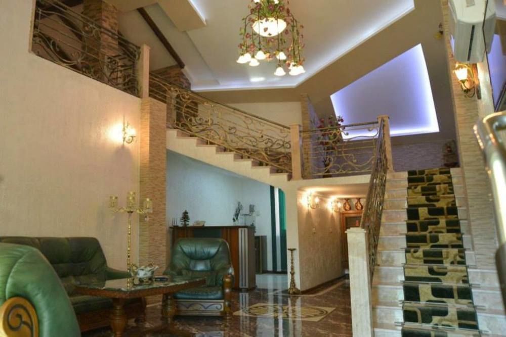 Отель Lux Palace Кутаиси Экстерьер фото