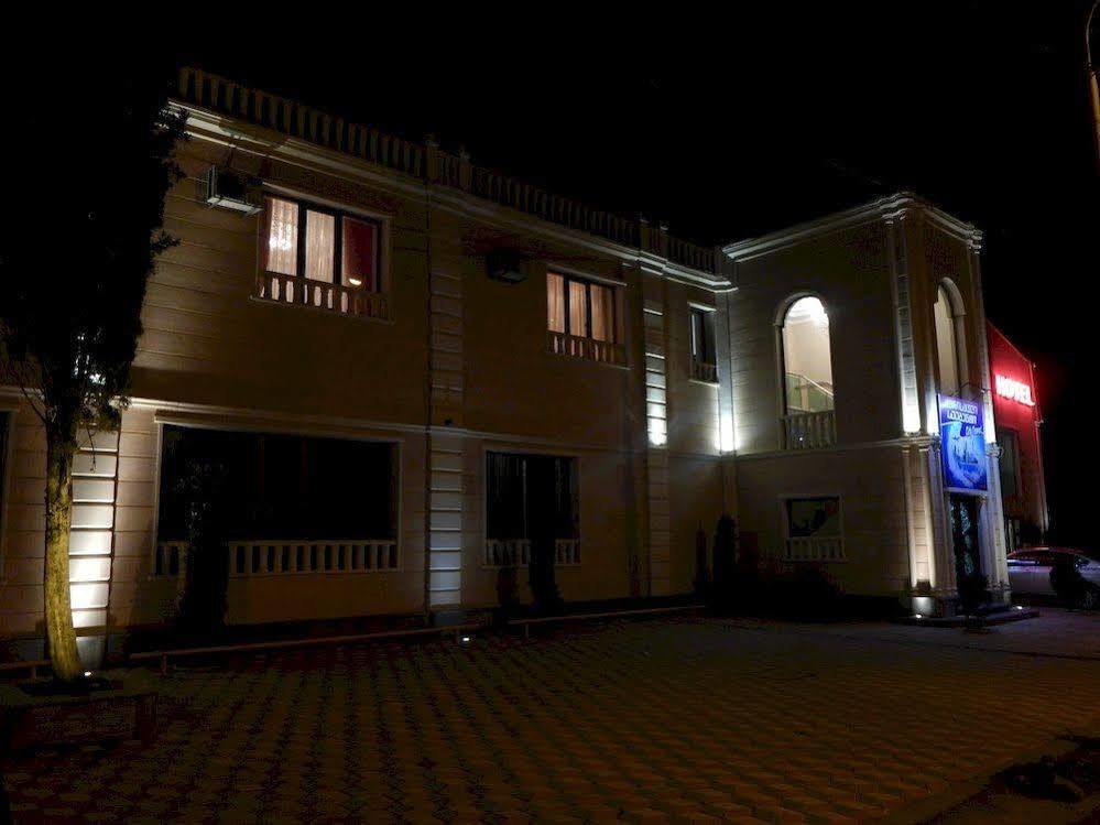 Отель Lux Palace Кутаиси Экстерьер фото