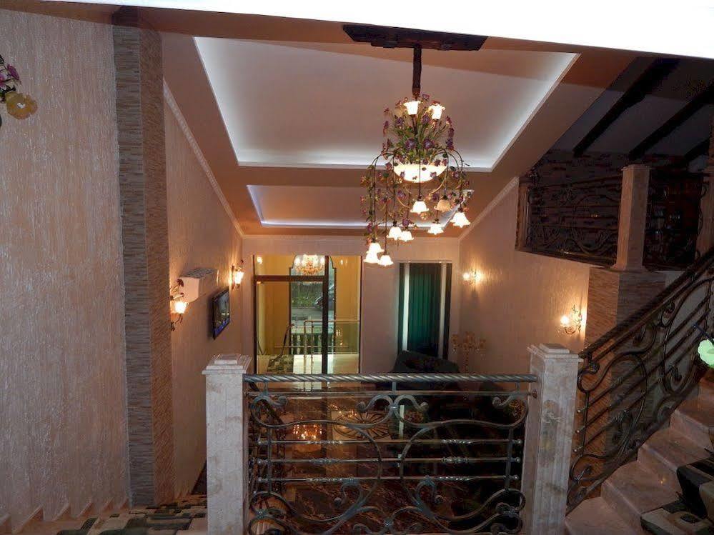 Отель Lux Palace Кутаиси Экстерьер фото